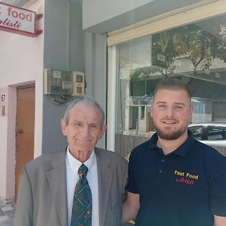 Guest House And Tavern Leo Sarandë 外观 照片
